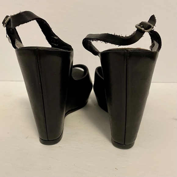 Sixtyseven leather wedges with peep toe. - Picture 3 of 5